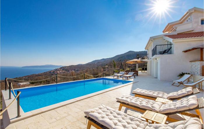 4 Bedroom Stunning Home In Poljane