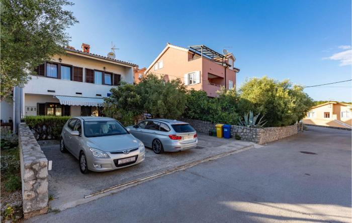 Cozy Apartment In Kornic With Wifi