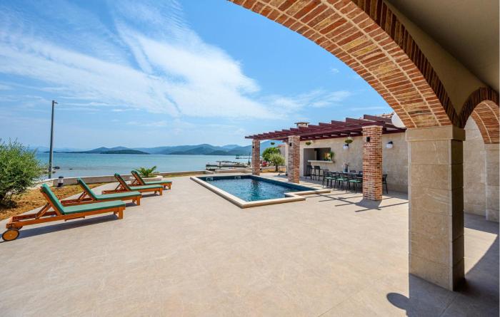 Stunning Home In Drace