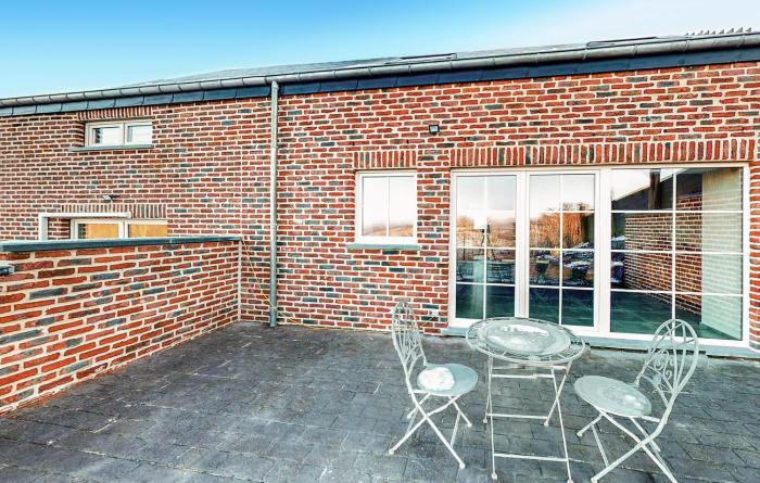 3 Bedroom Beautiful Home In Charnois