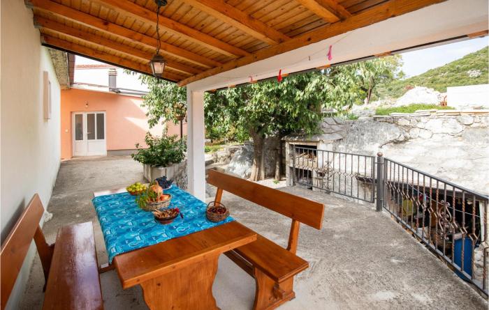 2 Bedroom Awesome Home In Peracko Blato