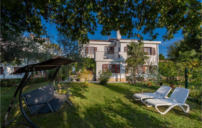 Cozy Apartment In Malinska With Kitchen