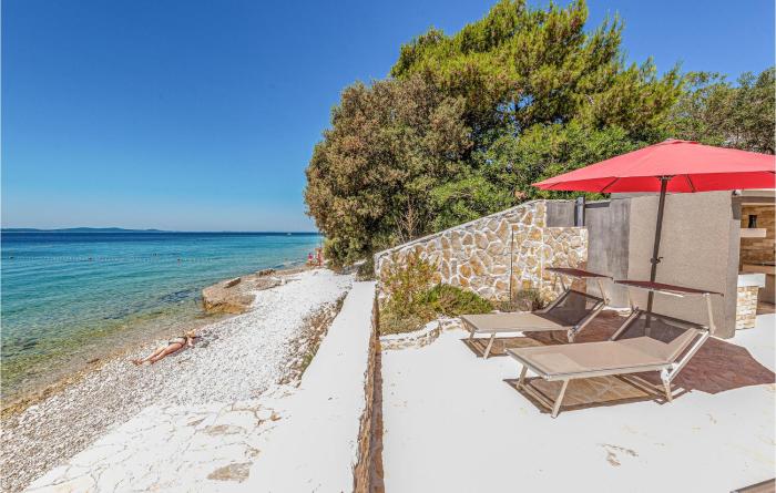 Nice Apartment In Petrcane With Wifi