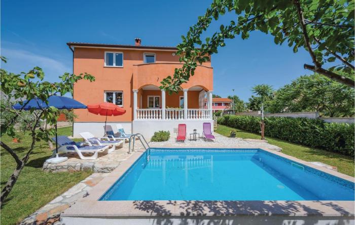 Three-Bedroom Holiday Home In Nedescina