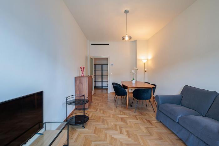 Central Station 3 Bedrooms & 2 Bathrooms - B Home