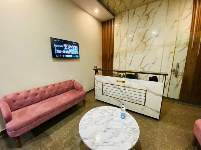RY Luxuries, 300m from Golden Temple