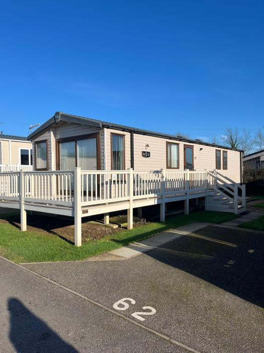 Sunflower 62 Braunton