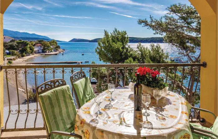 2 Bedroom Awesome Apartment In Banjol