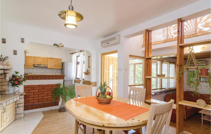 Three-Bedroom Apartment In Vela Luka