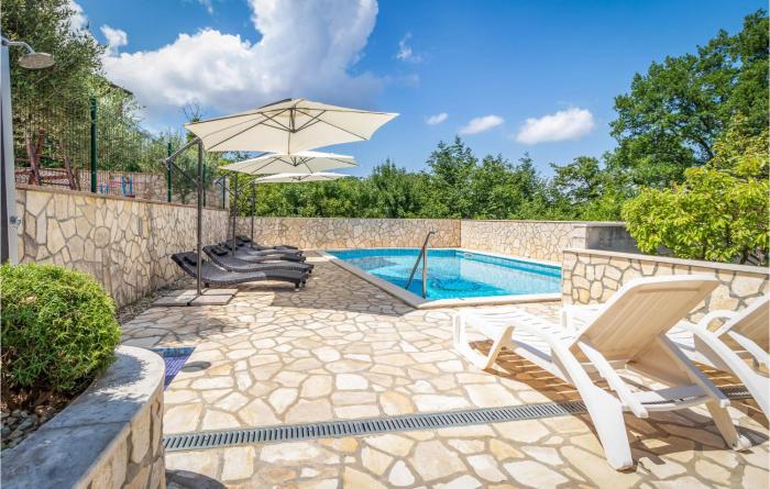 Lovely Apartment In Jadranovo With Wifi