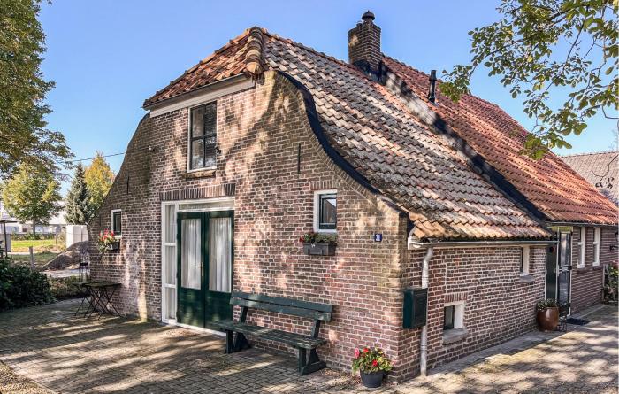 2 Bedroom Cozy Home In Noordscheschut