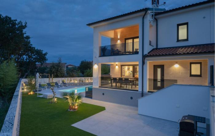 Awesome Home In Stinjan With Wifi