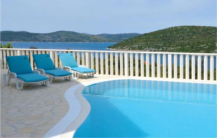 Four-Bedroom Holiday Home Drvenik Veliki With Sea View 05