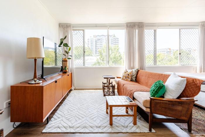 Mid Century Pad 1Bed 1Bath 1Car 10 mins to CBD