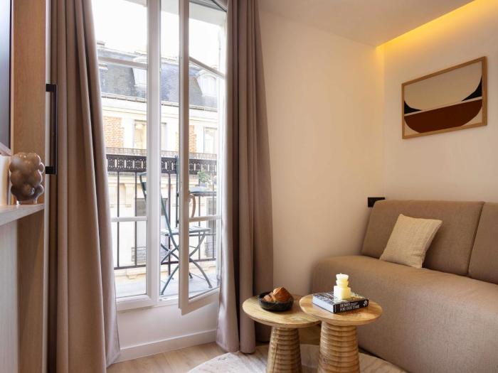Refined studio with balcony - 2P - Saint Lazare