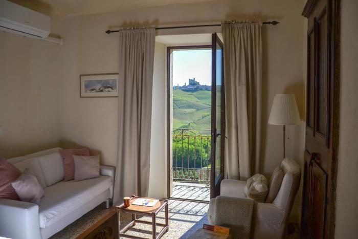 Casa Guglielmo with a castle view