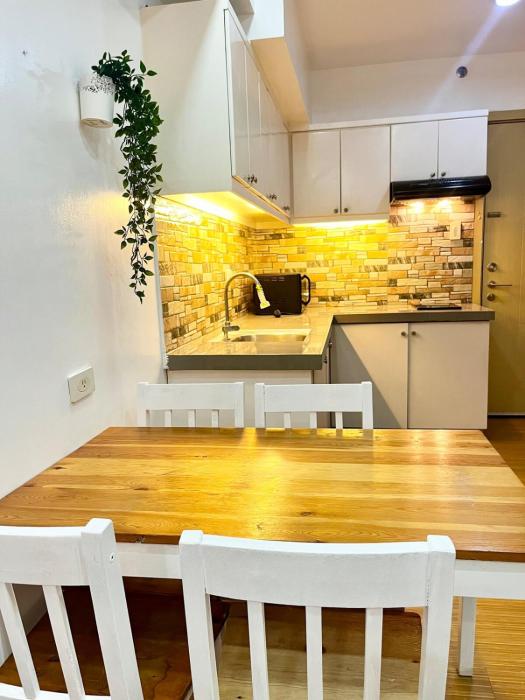 Comfy Condo near BGC, Makati and Naia