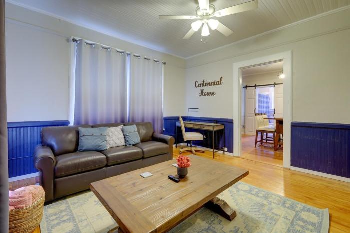 Cozy Centennial House Upstairs - Downtown Columbia