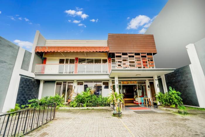 Hotel O Siwalankerto Near Surabaya Carnival