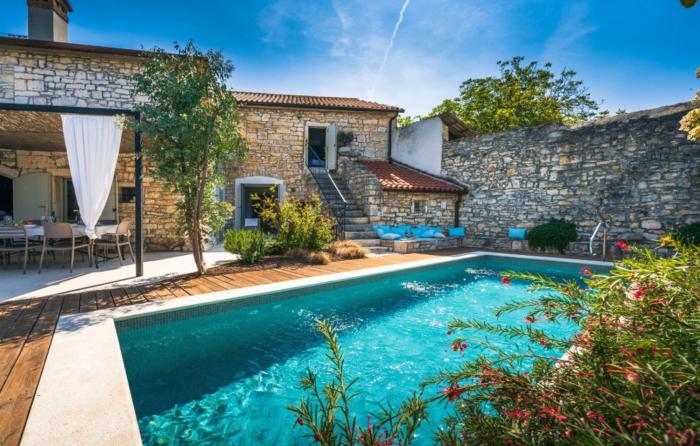 Beautiful Villa Nar with pool in Zminj