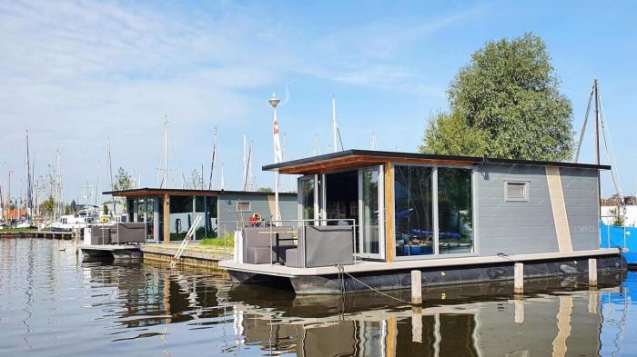 Houseboat Heeg 4 persons