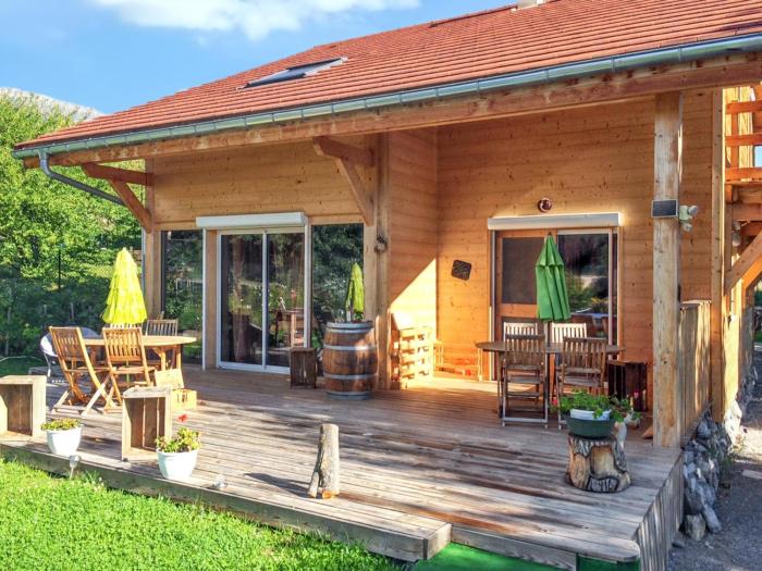Maison de campagne à Gap avec vue sur la montagne.