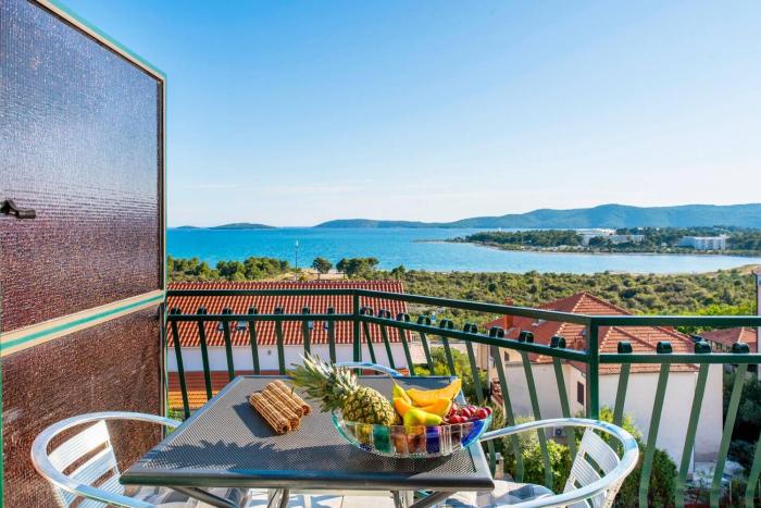 Charming apartment with sea view in Šibenik, 38 m².