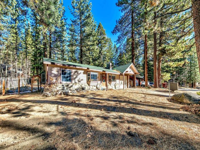 2556H Lazy Bears Den