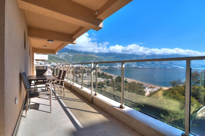 Sea View Apartments MonteBook