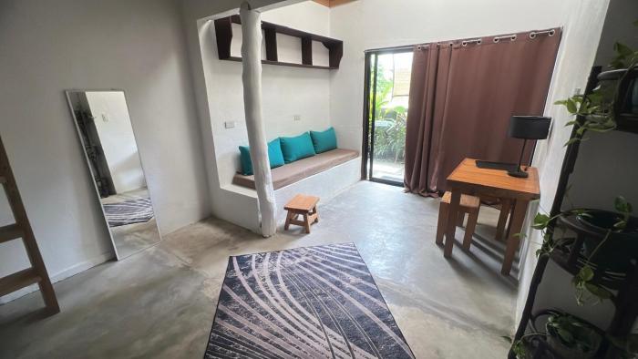 Yay Lodge SIARGAO, 2BR, fast Wifi, AC & fan