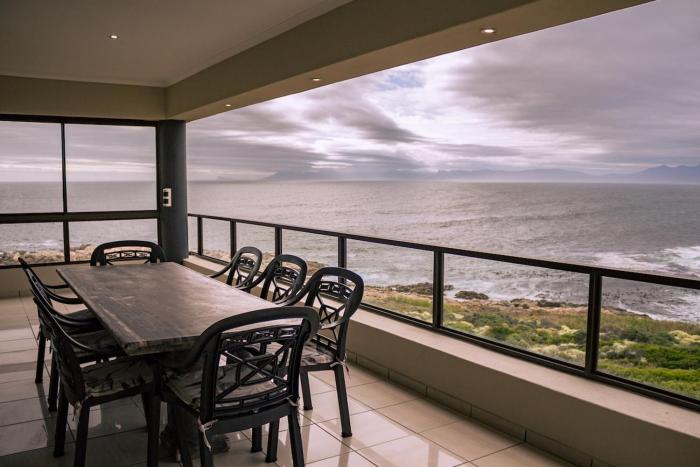 Welsh Whales - De Kelders Getaway