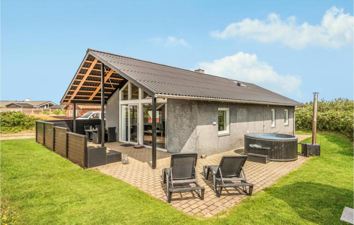 3 Bedroom Amazing Home In Hvide Sande