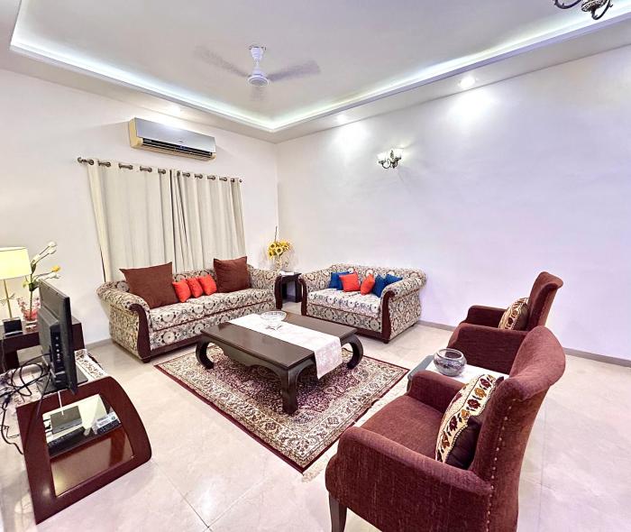 Luxurious and Spacious heritage apartment