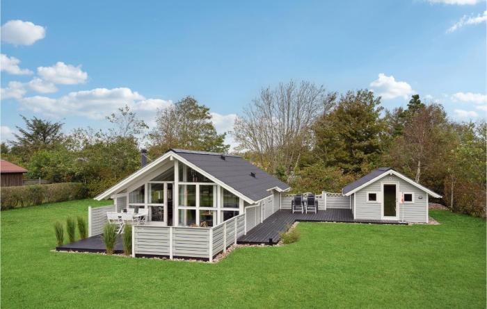 Amazing Home In Tarm With Wifi