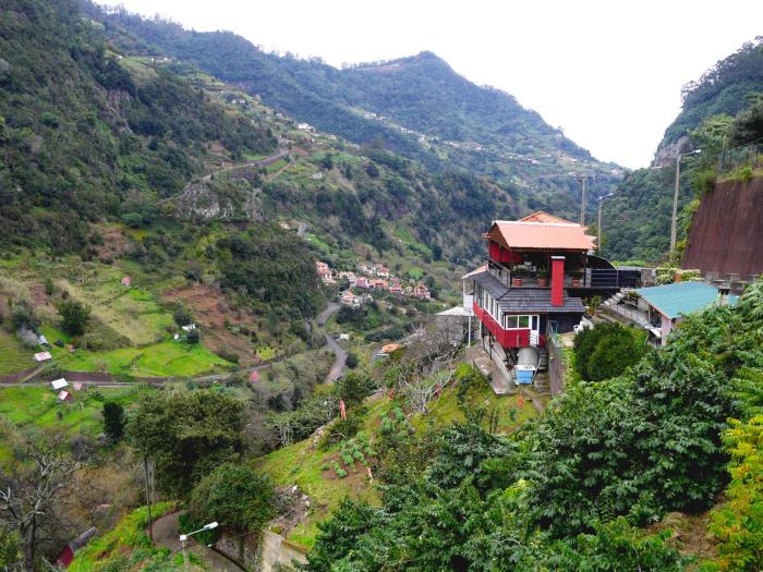 Green Valley Cruzinhas House with Fireplace & BBQ