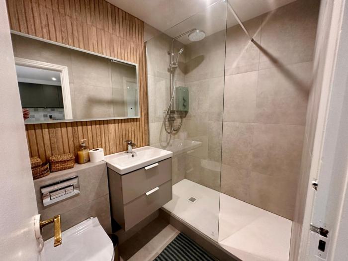 Newly Renovated Christchurch 1BD Roof Garden