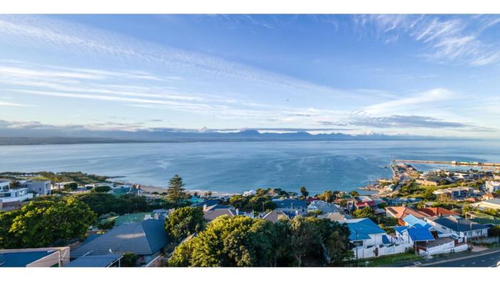 Ocean view Luxury 2 Bedroom Apartment