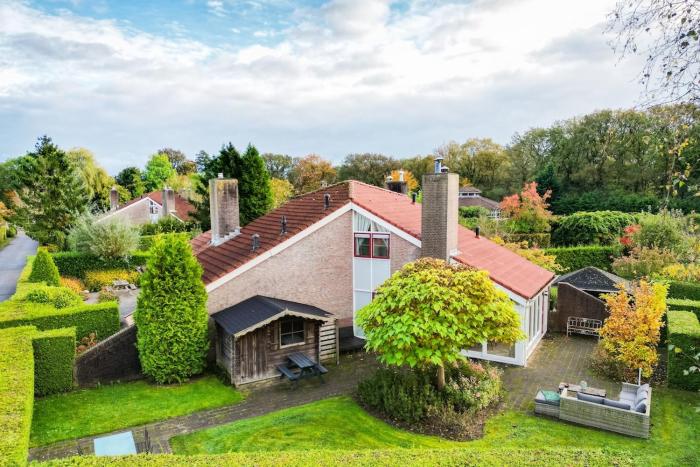 Rode Wouw I Stijlvolle Bungalow