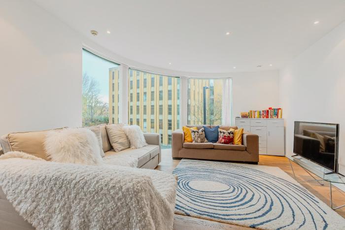 Family 1 Bdr Apt, Panoramic Views, Minute to Tube