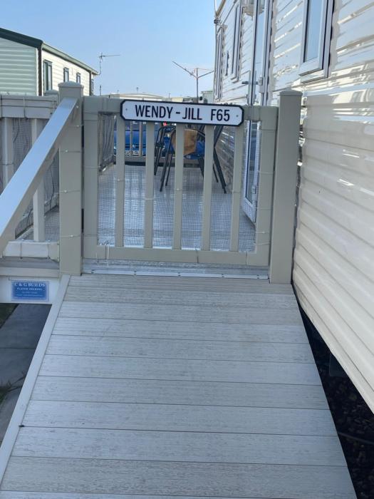 Charls caravan to let