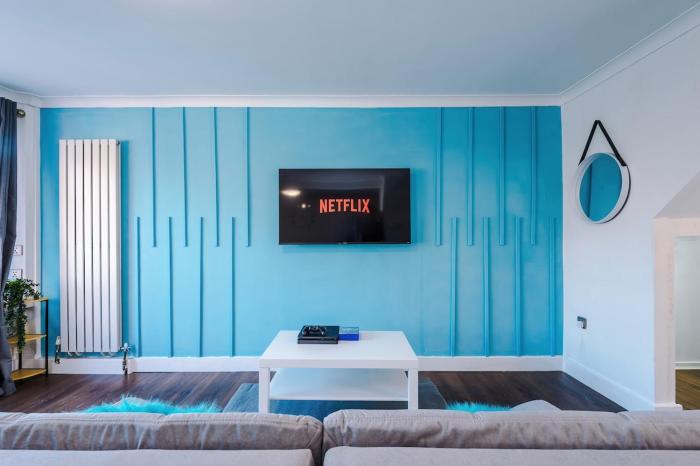 NEW Spacious House, Pool Table, Driveway Parking and PS4