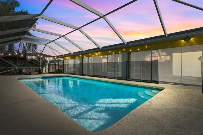 Sunshine Retreat - Heated Pool & Dock Ocean Access