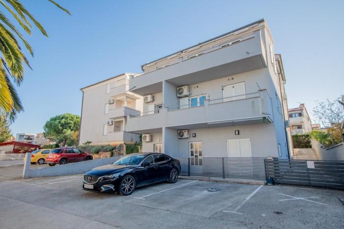 Apartment Sunshine 80 m from Beach