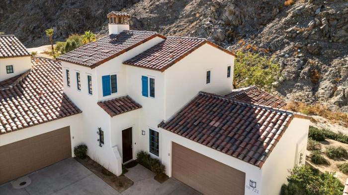 LV315 3BR LV Townhome with Mountain Views