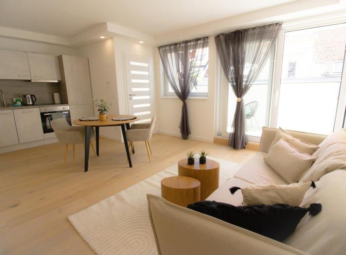 Cozy Central Apartment with Wooden Accents & Terrace l JOS16