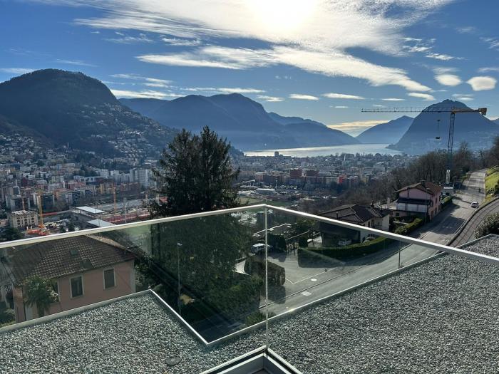 Luxury Penthouse, lake view