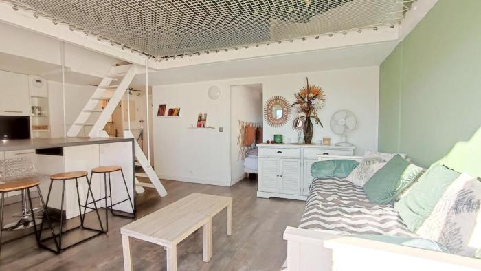 Charmant appartement à 50m des plages