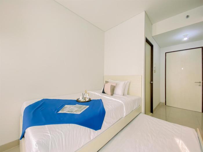 Good and Homey Studio Apartment at Transpark Cibubur By Travelio