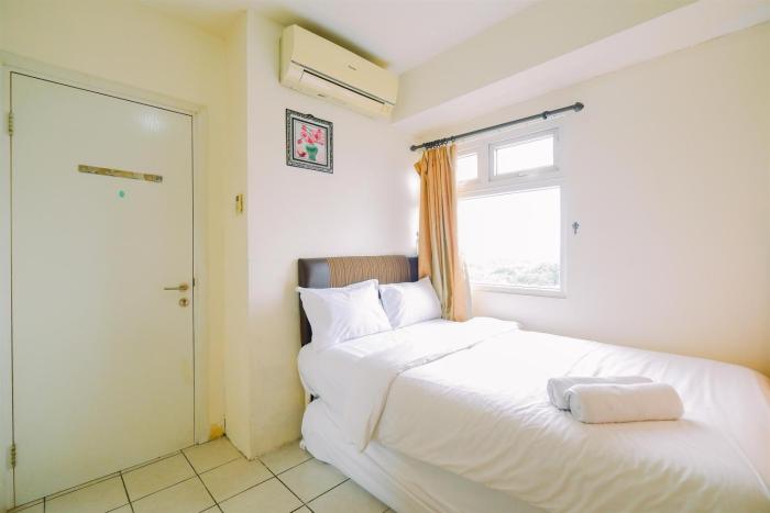 Best Price and Comfortable 2BR Green Pramuka City Apartment By Travelio