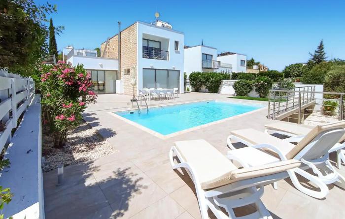 Amazing Home In Miliou-Paphos With Wifi